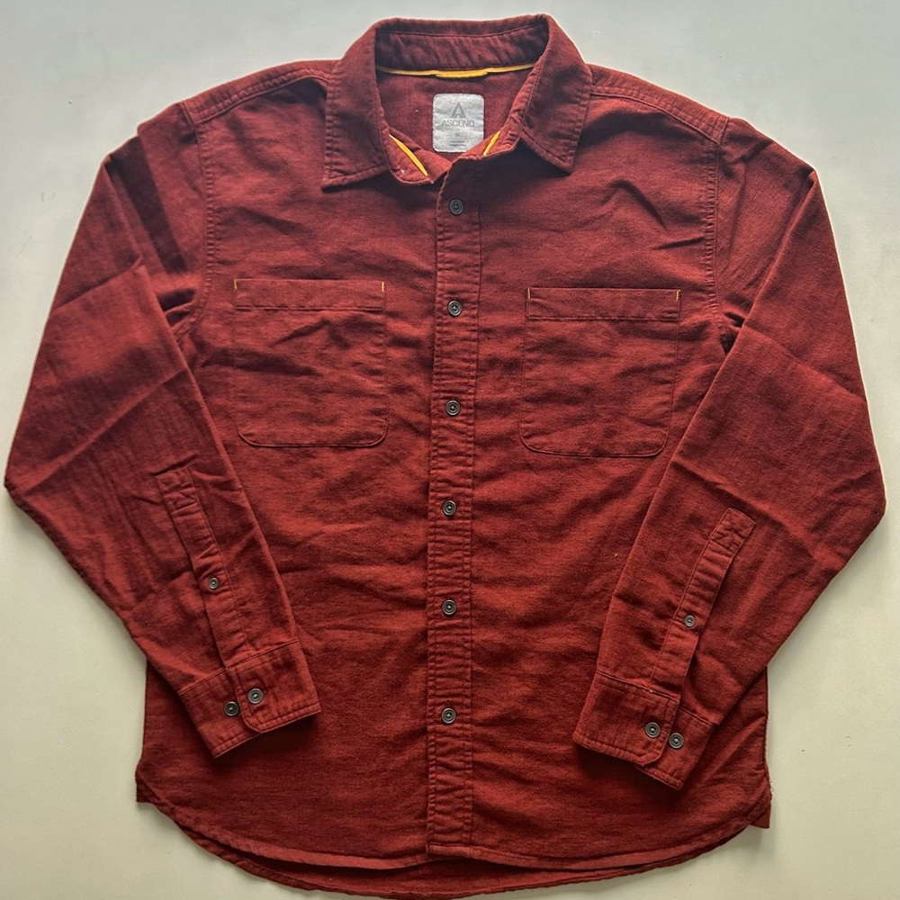 Ascend Brick Red Solid Button Down Shirt Men’s Medium Long Sleeve